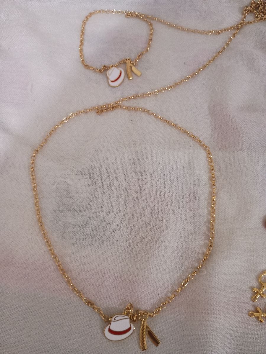 Gargantilha banhada em ouro com chapéu e navalha - Foto 1