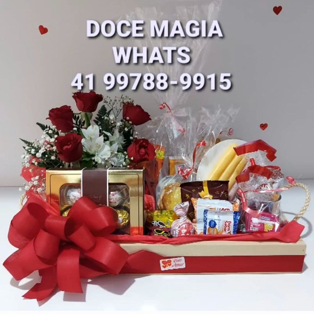 0007 CESTA CAFÉ DA MANHÃ/TARDE NA BANDEJA COM ARRANJO DE ROSAS