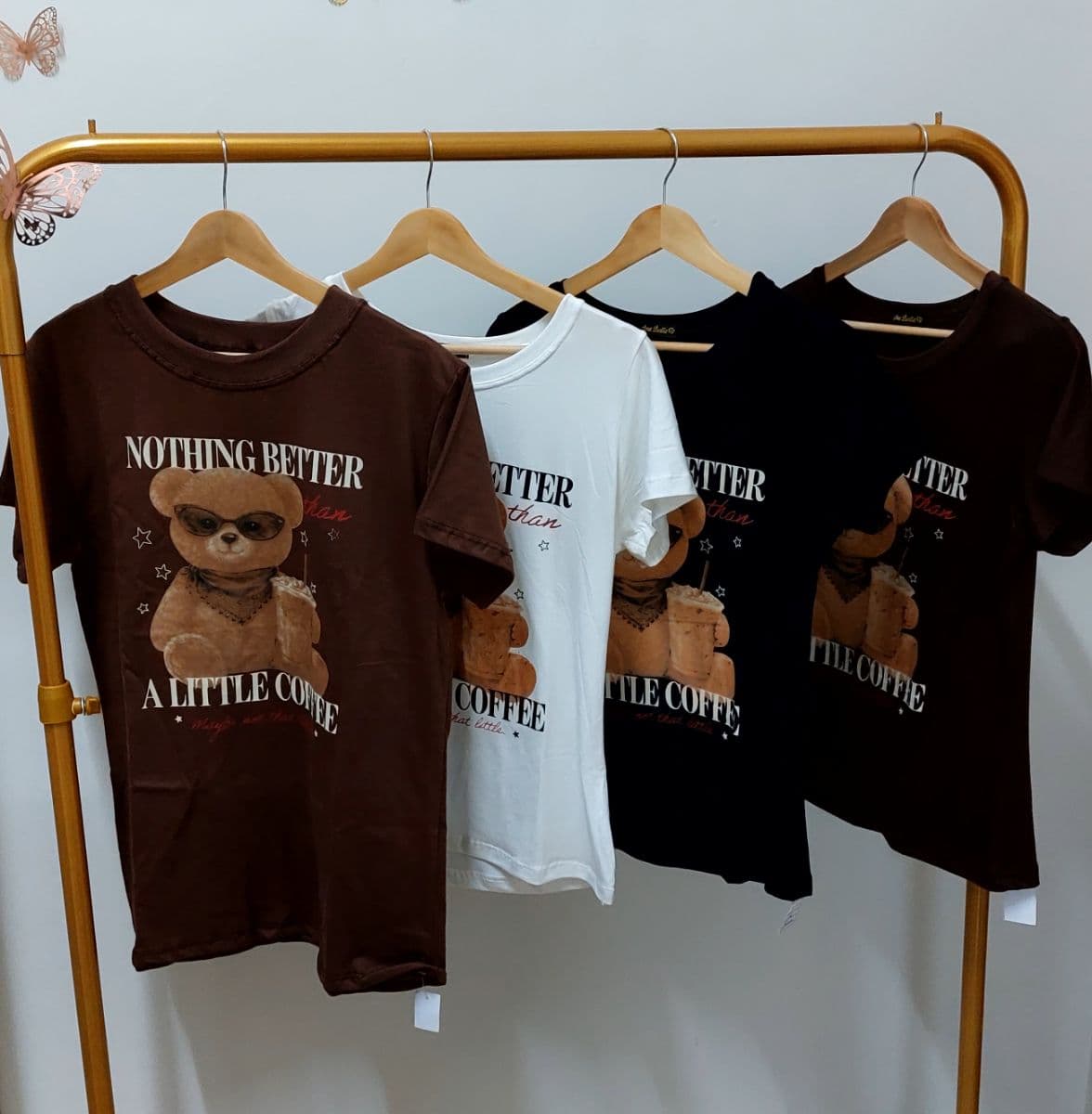 Thirts com estampa de ursinho, tamanho único, nas cores marrom e off