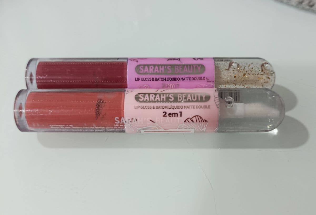 Lip gloss e batom matte 2 em 1