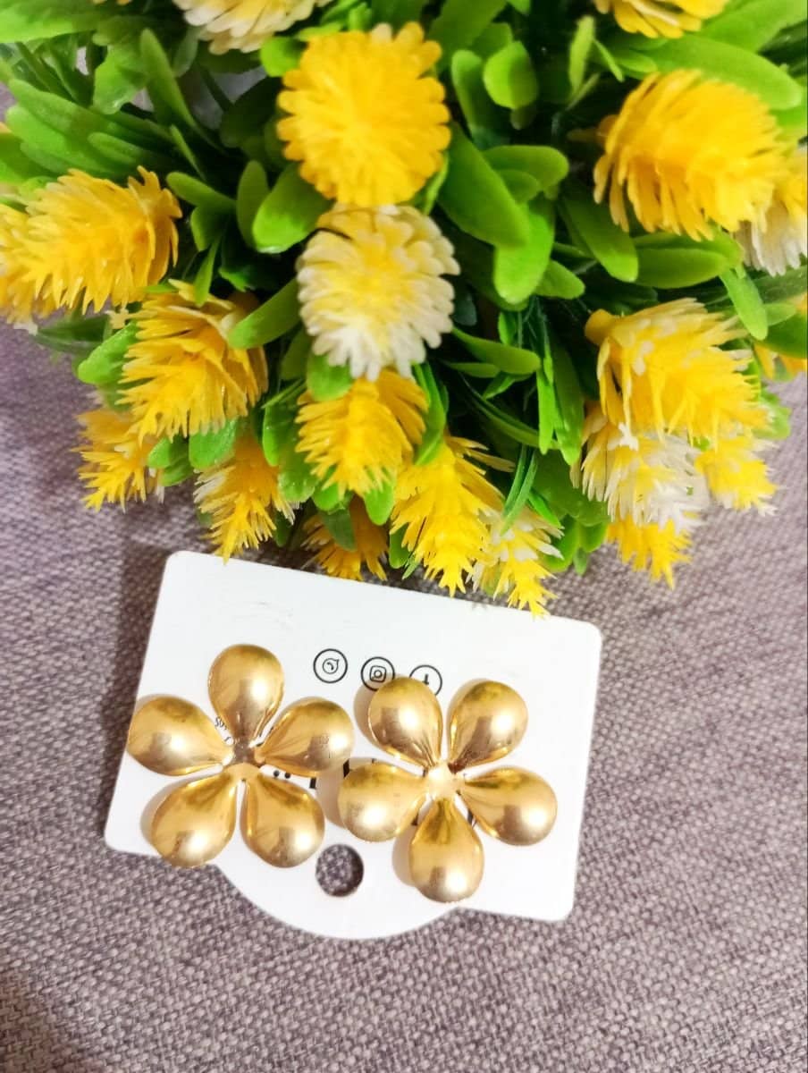 Brinco Flor dourada