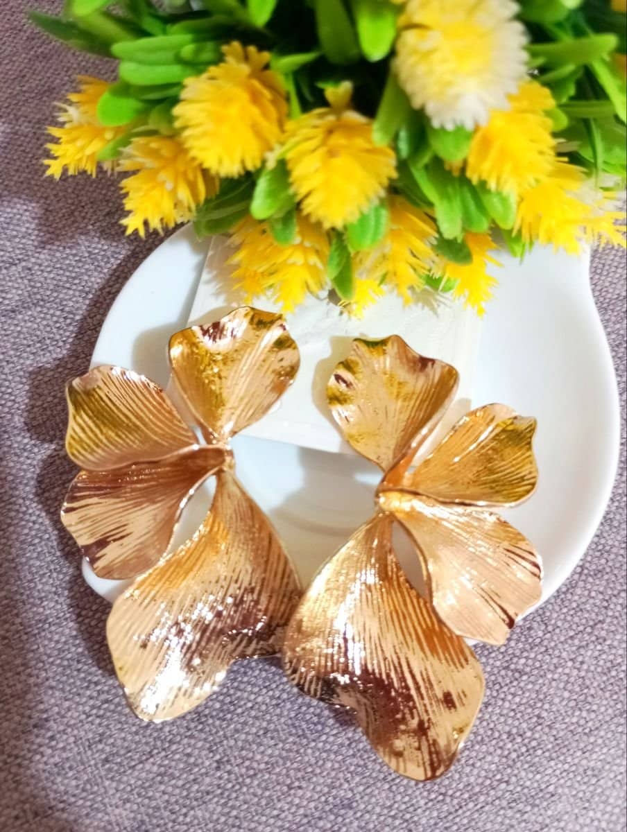Brinco Flor dourada