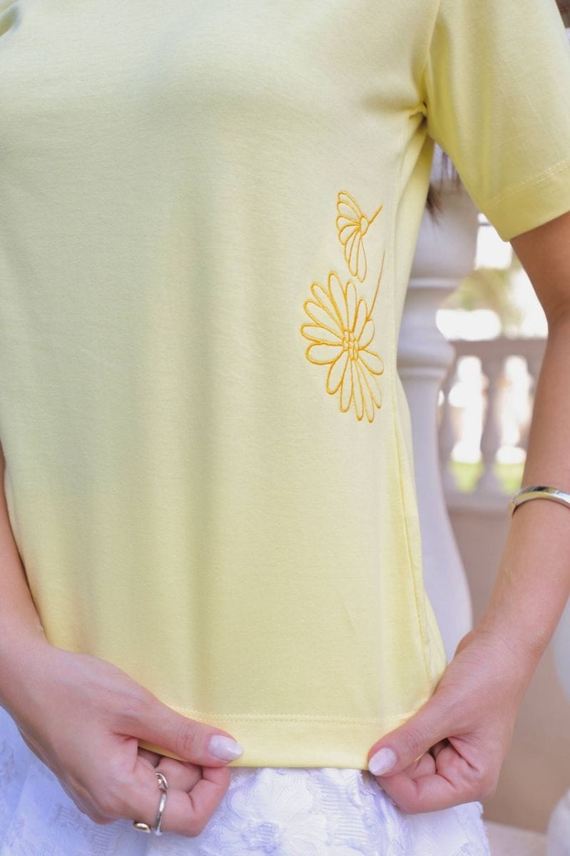 T-shirt bordada flor - Foto 3