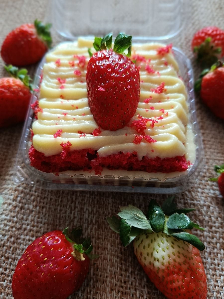 Torta Red Velvet com ninho e geleia artesanal de morango - Foto 3