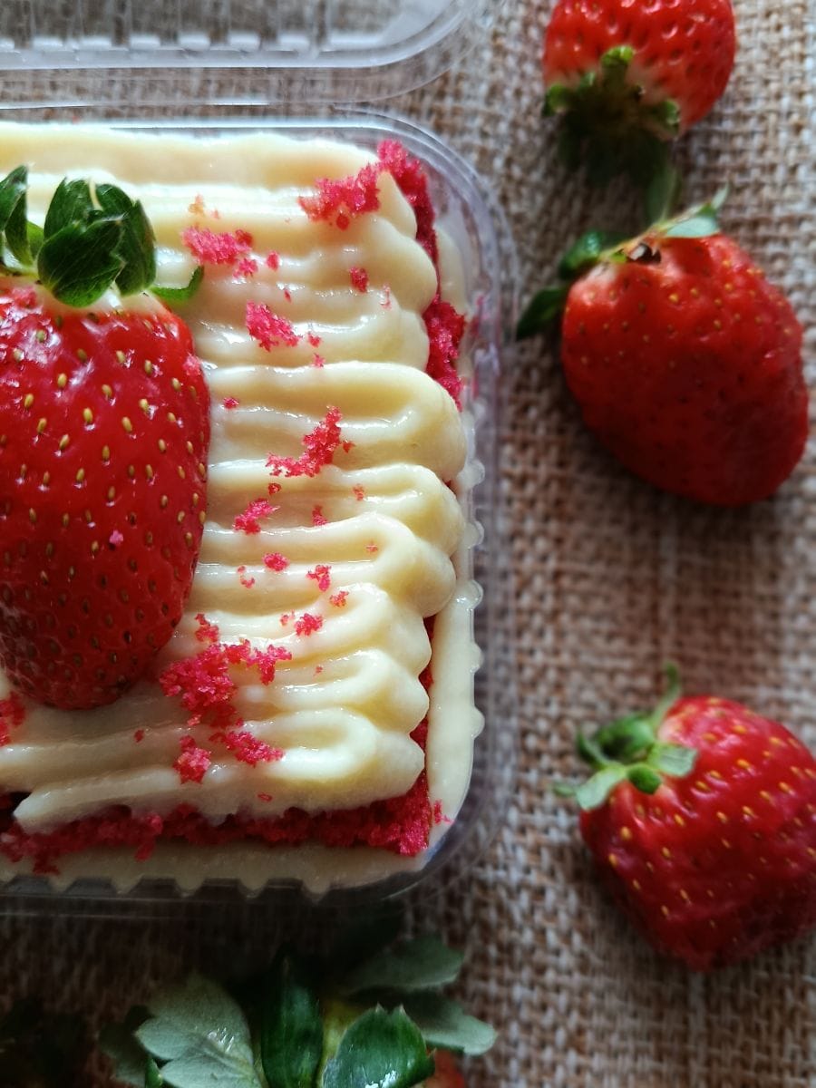 Torta Red Velvet com ninho e geleia artesanal de morango - Foto 1