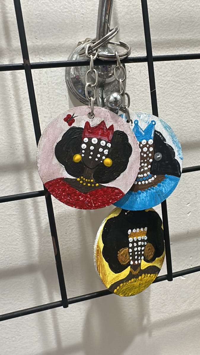 Chaveiros orixás pintado a mão - Foto 3