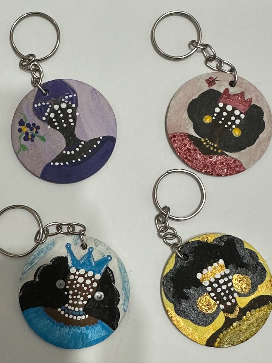 Chaveiros orixás pintado a mão - Foto 1