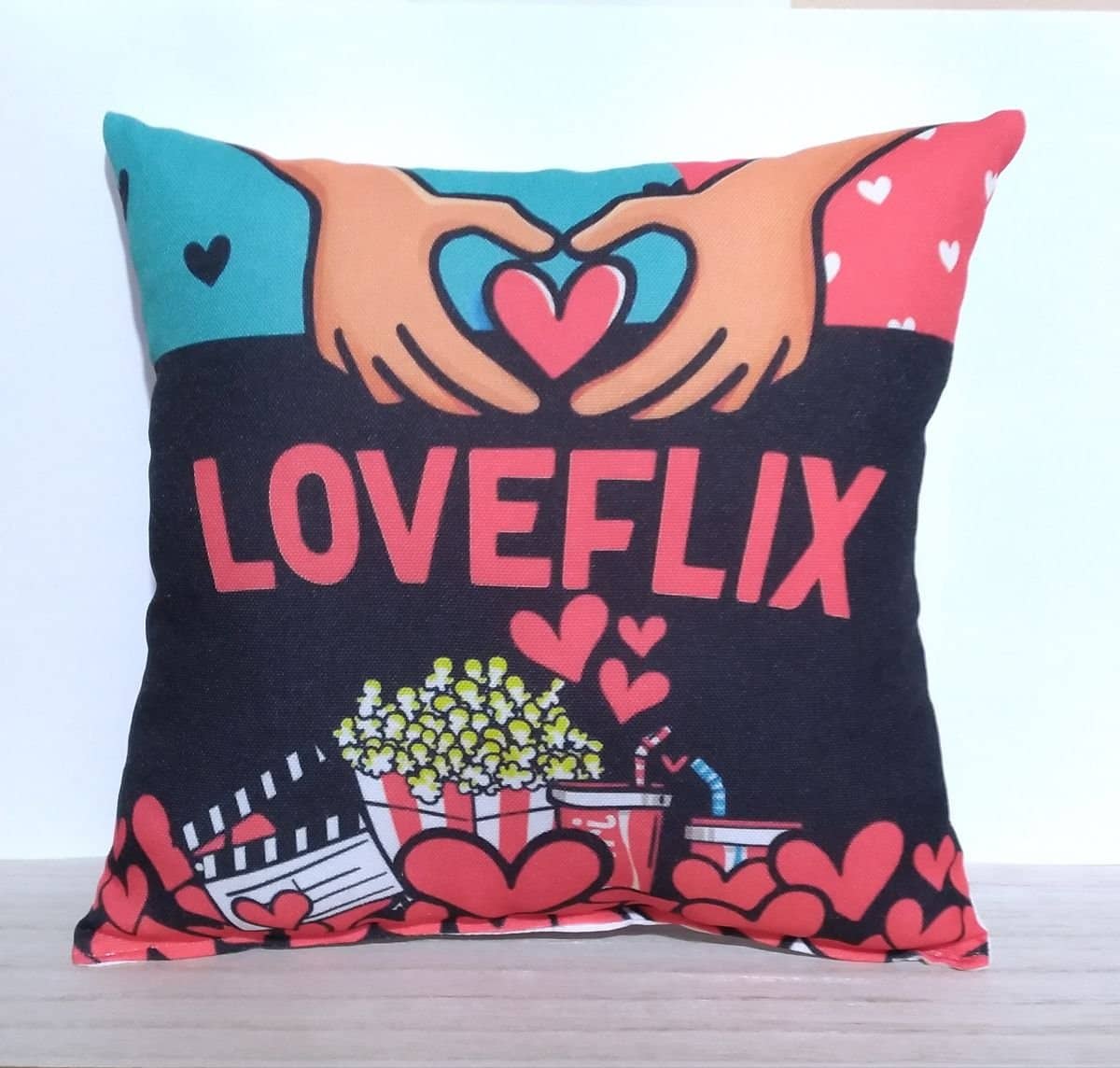 Almofada loveflix tamanho 20x20cm