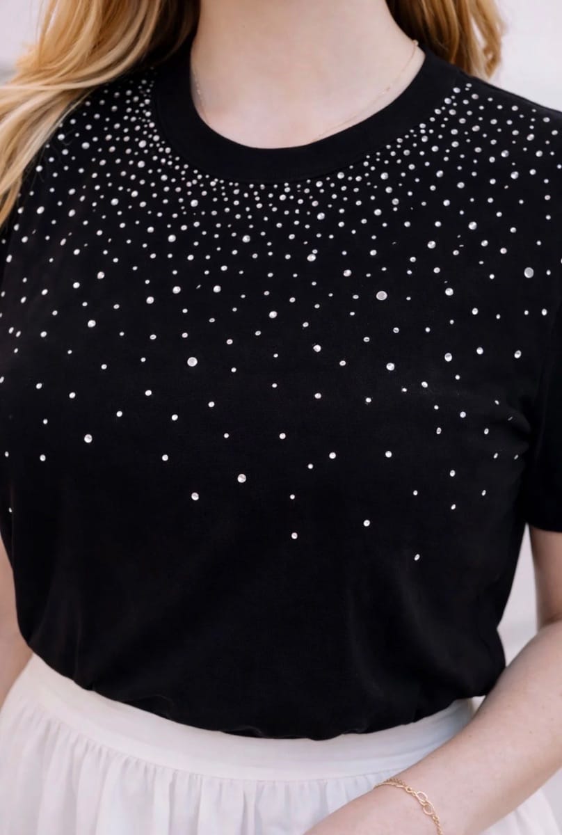 T-shirt preta com strass - Foto 3