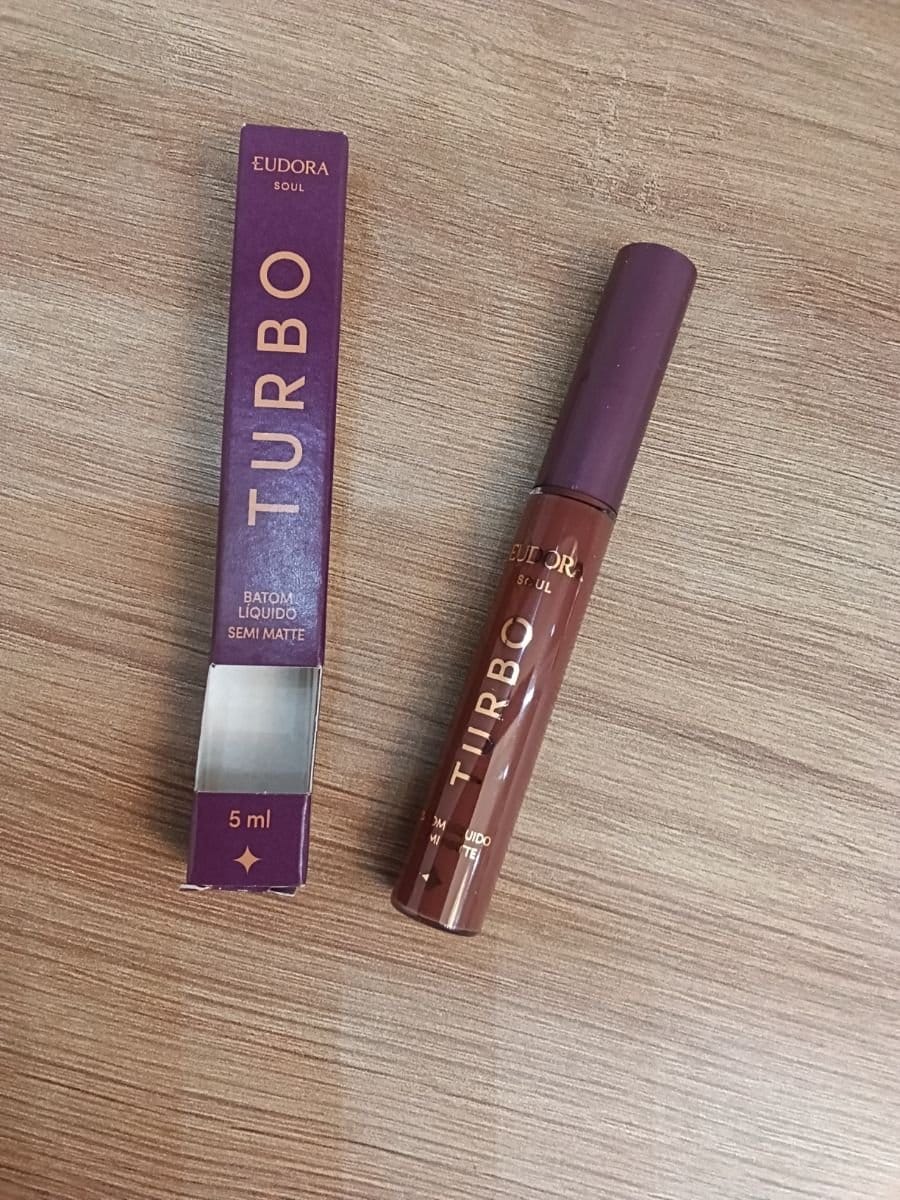Batom gloss semi matte marrom escuro - Foto 1