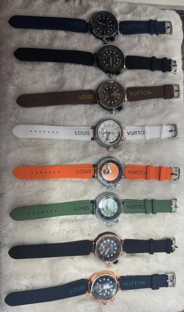 🔥 *CHEGOU NOVIDADE* 🔥 *MODELO LOUIS VUITTON* ⌚ *EM AÇO INOXIDÁVEL*✔️ *CAIXA BAIXA* ✔️ *RESISTENTE A RESPINGOS DAGUA* ✔️ *PULSEIRA EM BORRACHA*✔️ *PULSEIRA CRAVADA*✔️ *FECHO CRAVADO* ✔️ *A BATERIA* ✔️ - Foto 3