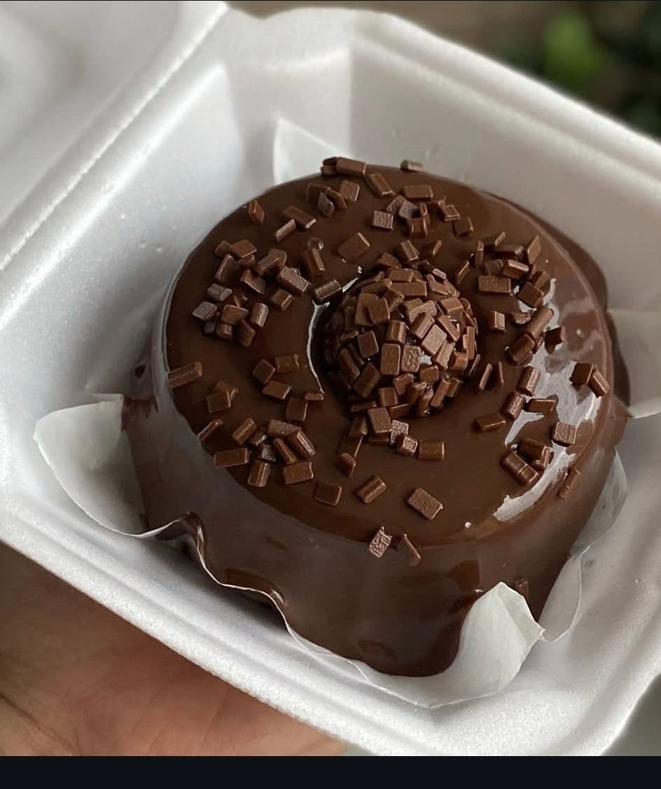 Mini bolo vulcão Brigadeiro