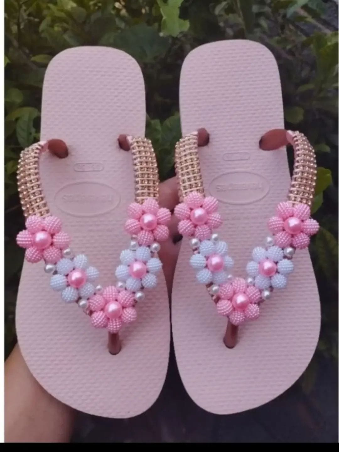 Chinelo Havaianas Personalizado Strass Dourado & Buquê de Pérolas - Foto 1