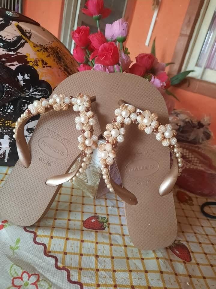 Chinelo Havaianas Personalizado Trama Nobre Dourada & Pérolas