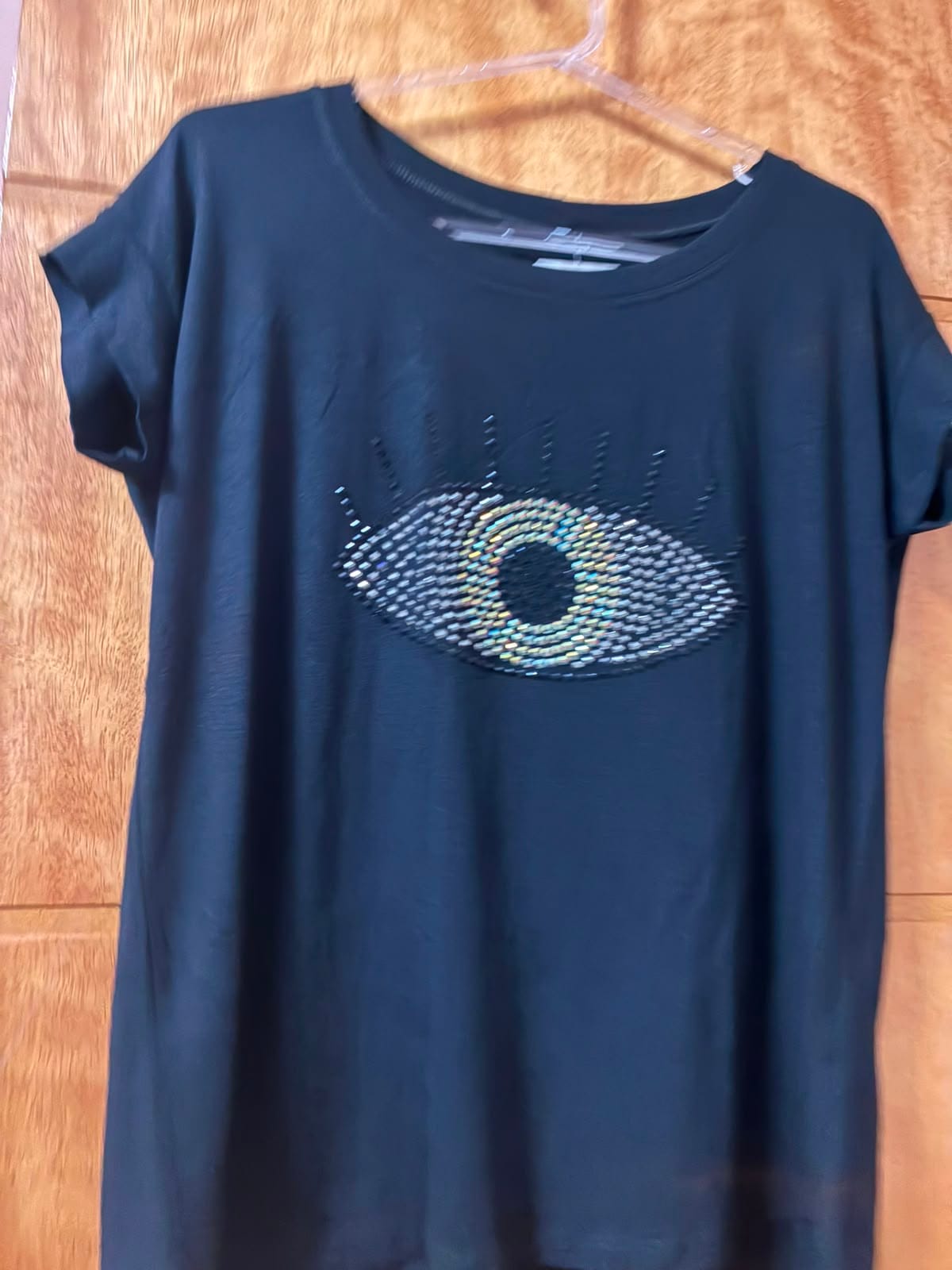 T-Shirt em Viscolycra Pemium e Pedrarias - Foto 1