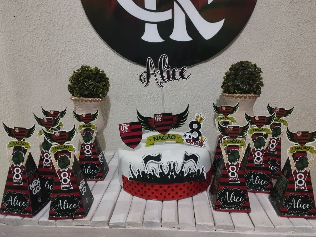 Topper de bolo e lembrancinha pra aniversário
