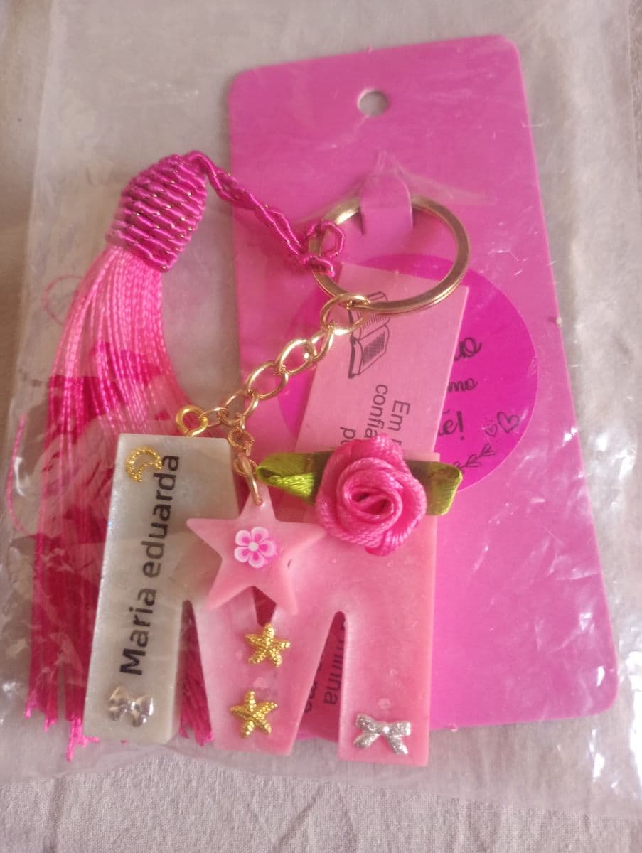 Chaveiros de iniciais com pingente e tassel