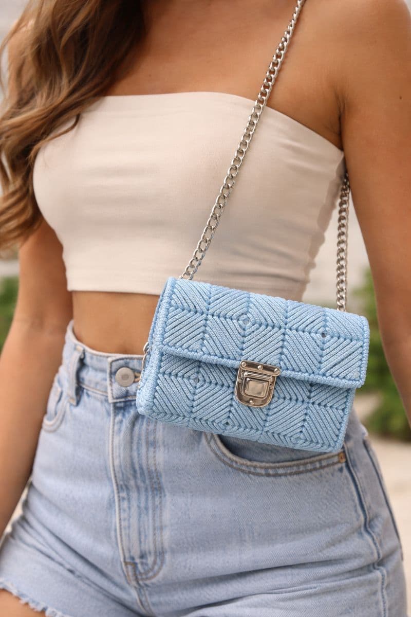Bolsa em tela.