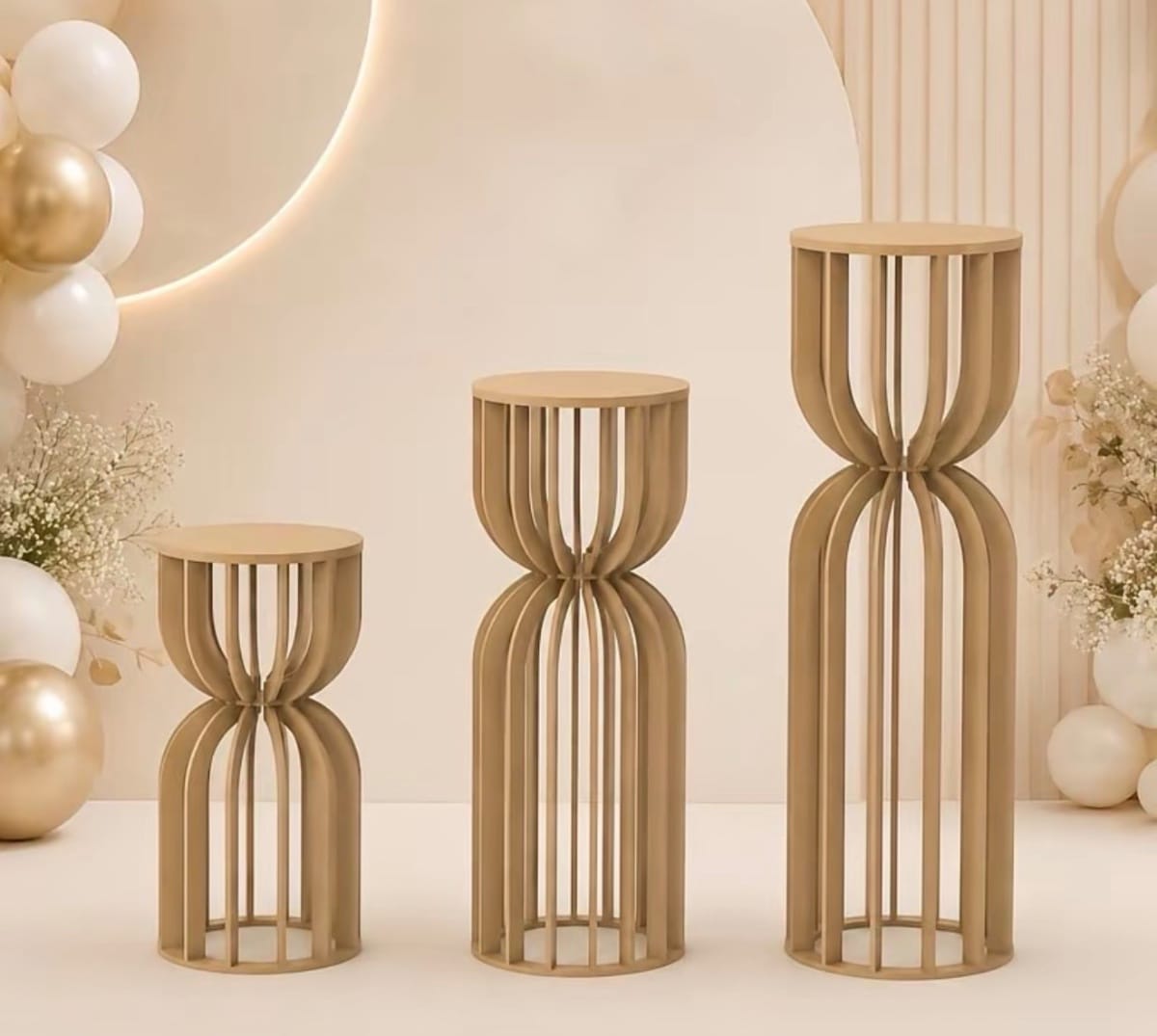 Trio mesas elegantes ampulheta 3 peças 50,00 o aluguel - Foto 1