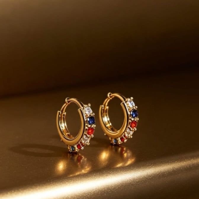 Argola arredondada , não muito grande -tamanho médio pequeno -com pedras de zircônias e muito delicada, modelo click - Foto 2