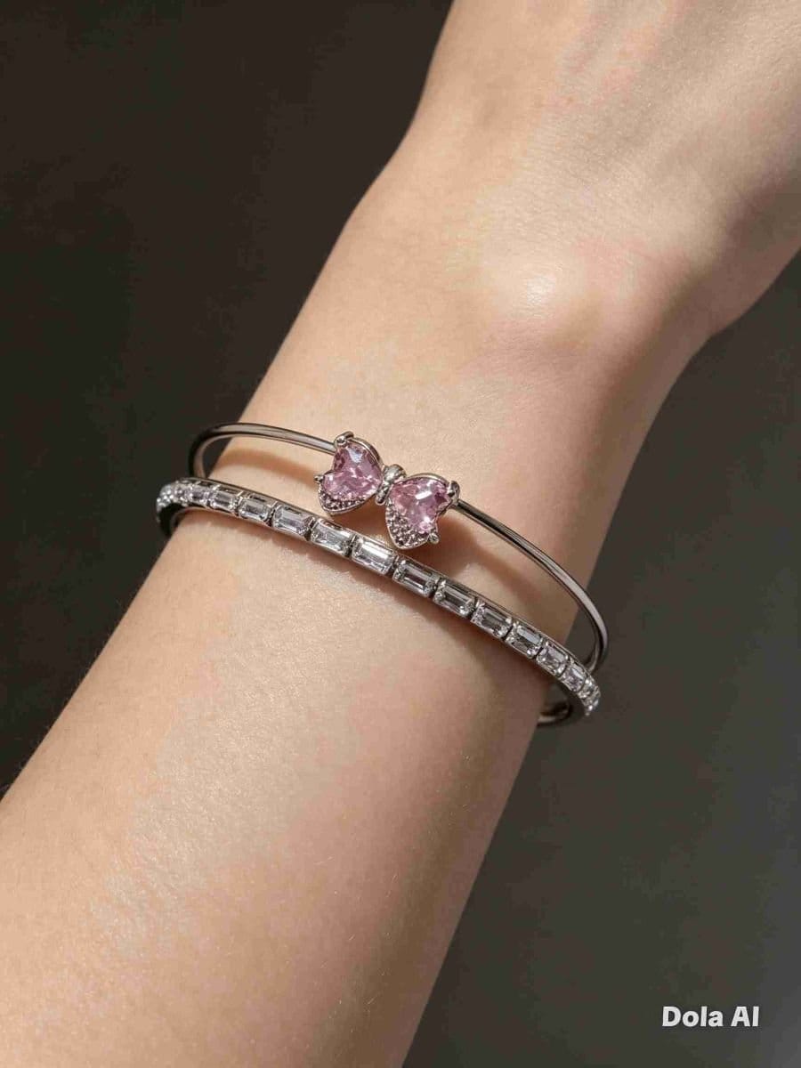 Bracelete aço inox pingente de laço rosa e pedras de zircônias - Foto 2