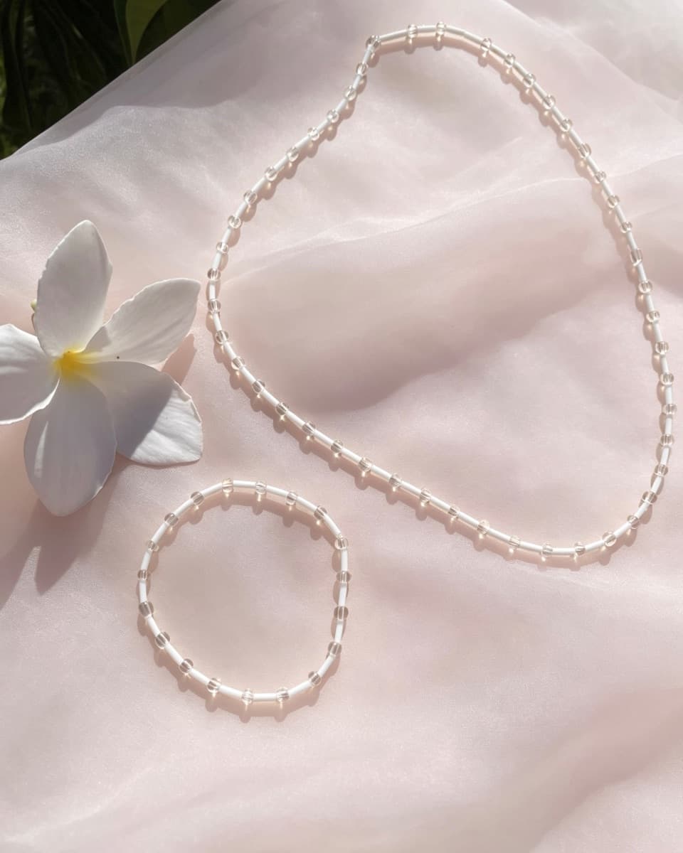 Conjuntinho de pulseira e colar de miçanga