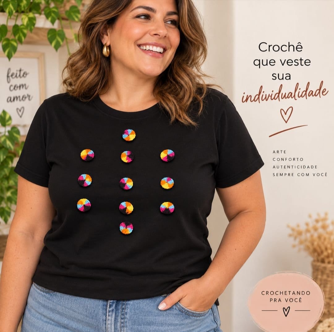Camiseta Customizada - aplicação em crochê - Foto 2