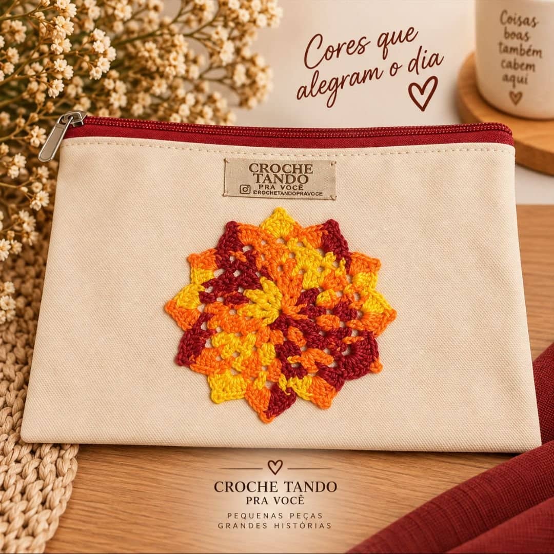 Necessaire 15x20 com aplicação em crochê