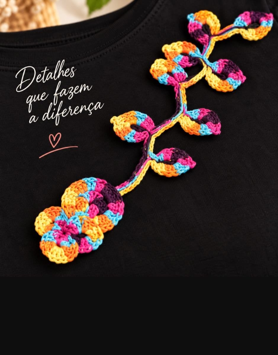 Camiseta Customizada - aplicação em crochê - Foto 2