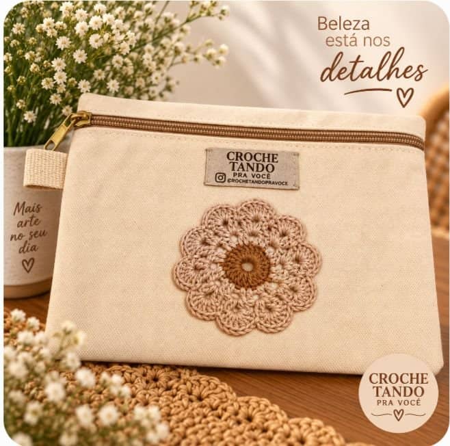 Necessaire 15x20 com aplicação em crochê