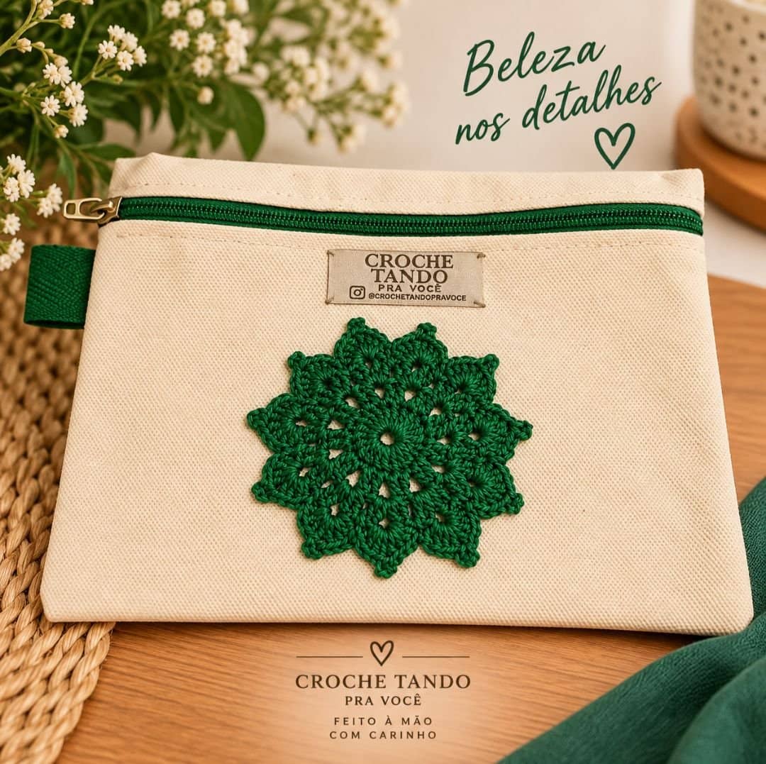 Necessaire 15x20 com aplicação em crochê
