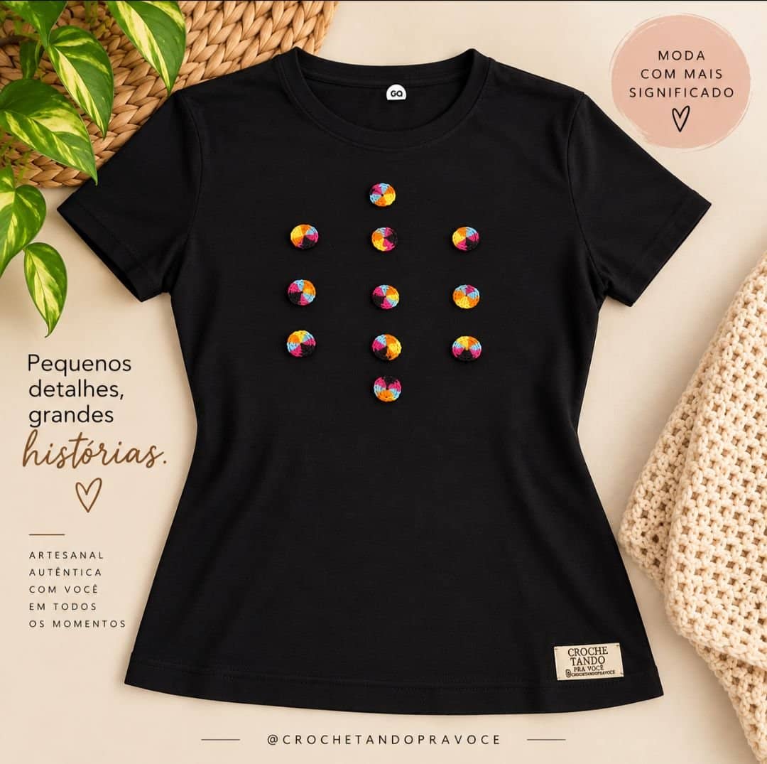 Camiseta Customizada - aplicação em crochê
