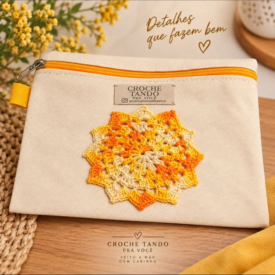 Necessaire 15x20 com aplicação em crochê