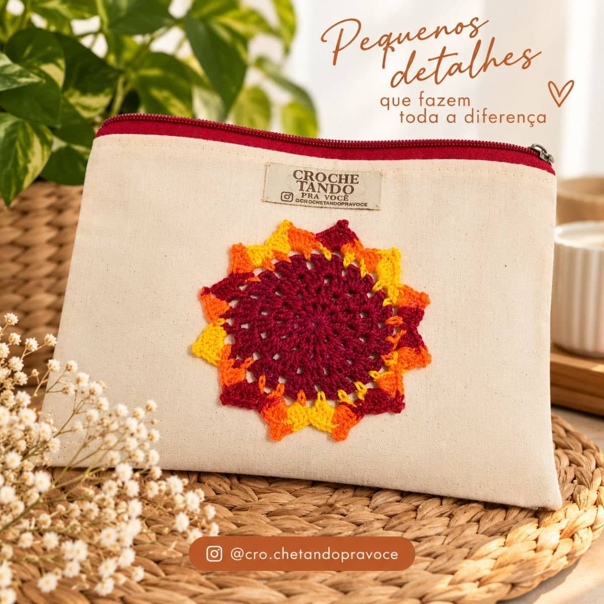 Necessaire 15x20 com aplicação em crochê