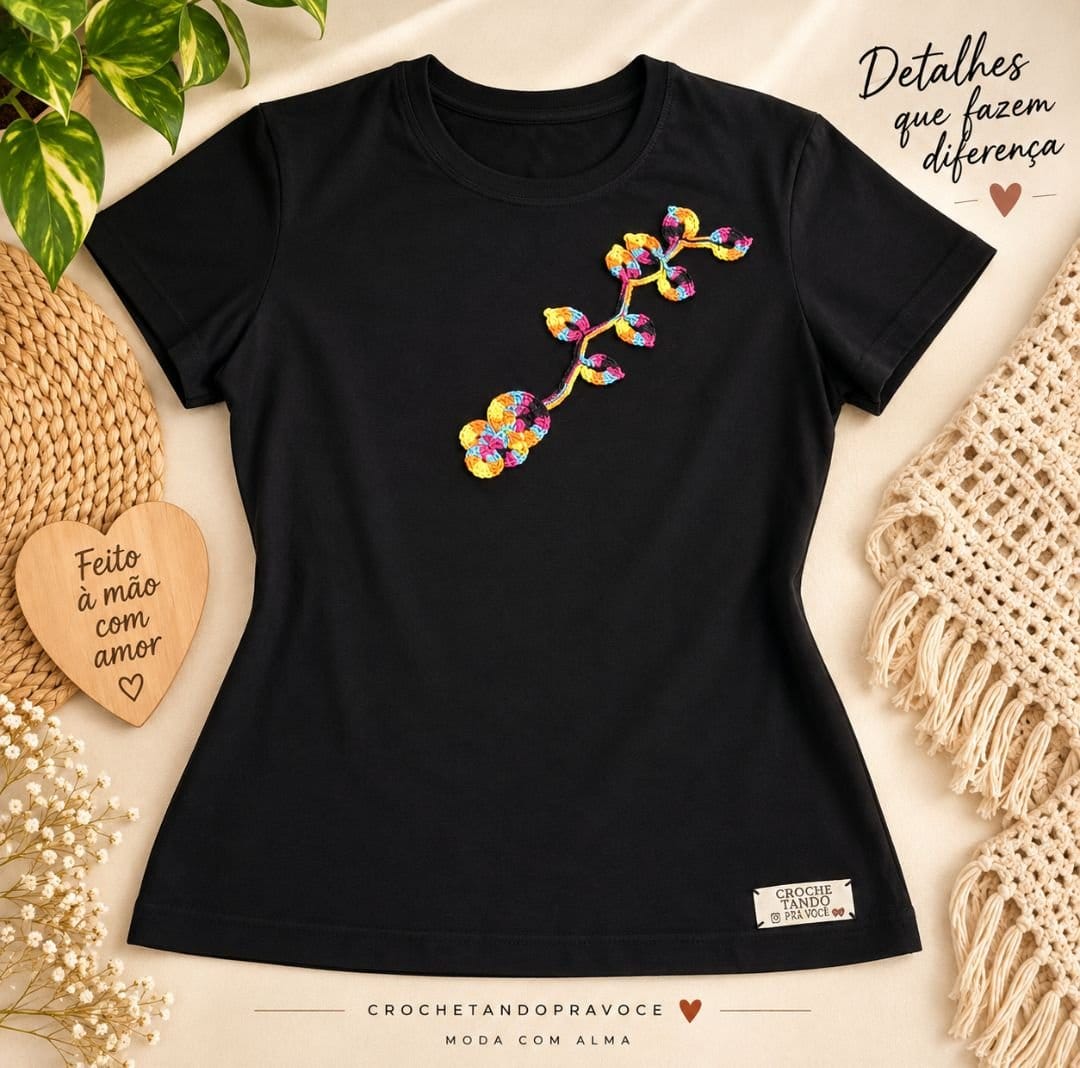 Camiseta Customizada - aplicação em crochê - Foto 1
