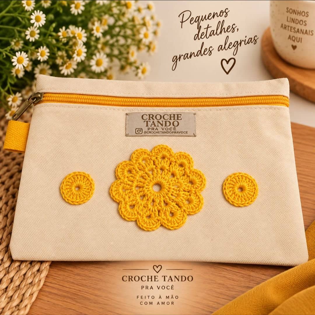 Necessaire 15x20 com aplicação em crochê