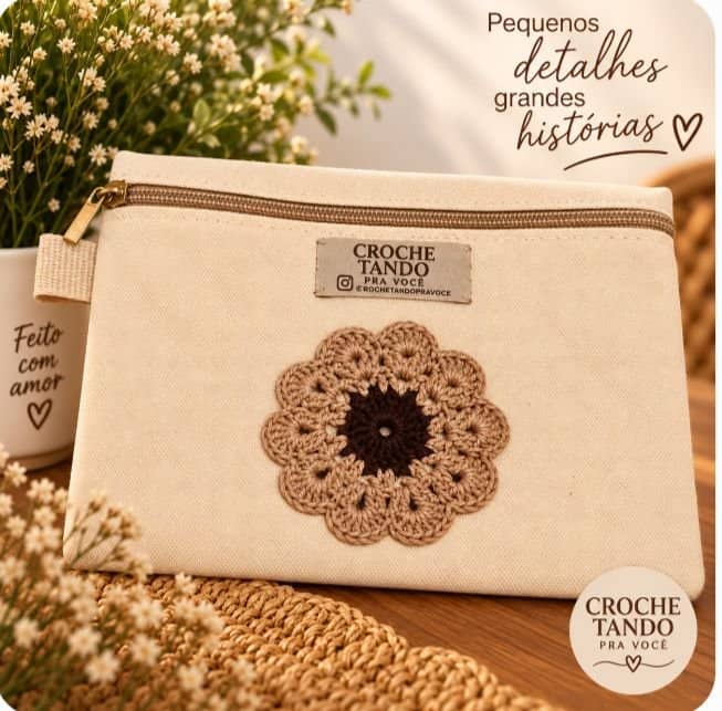 Necessaire 15x20 com aplicação em crochê