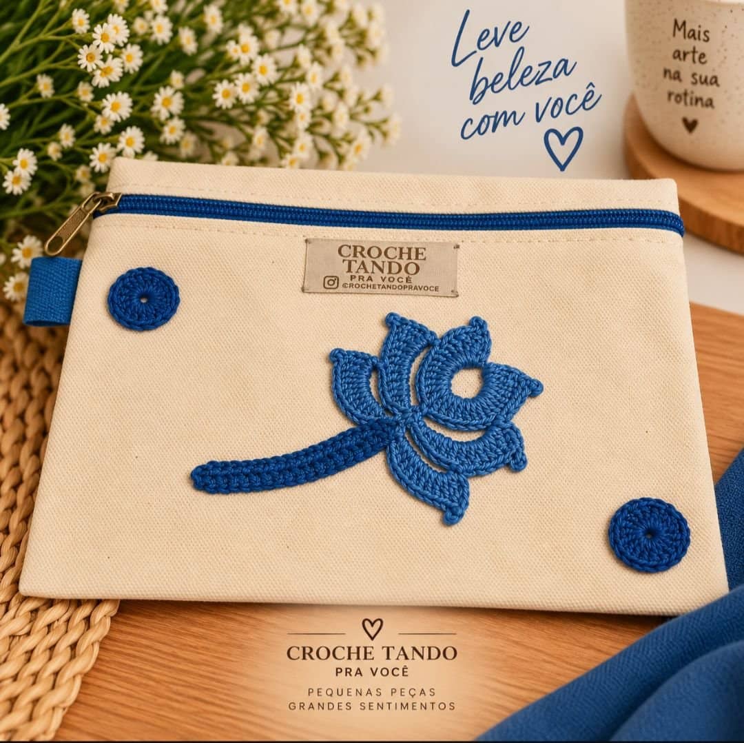 Necessaire 15x20 com aplicação em crochê