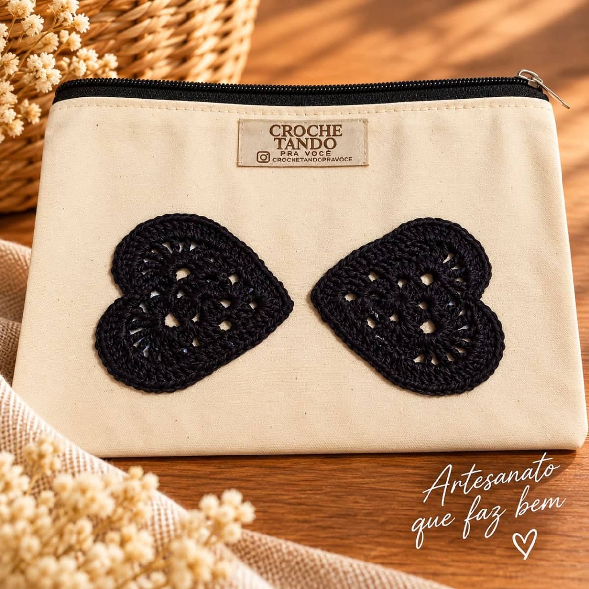 Necessaire 15x20 com aplicação em crochê