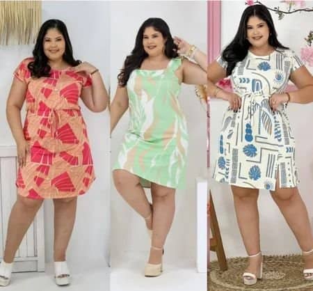 Vestido Feminino Plus Size Estampado com Fenda Discreta e Detalhe na Cintura