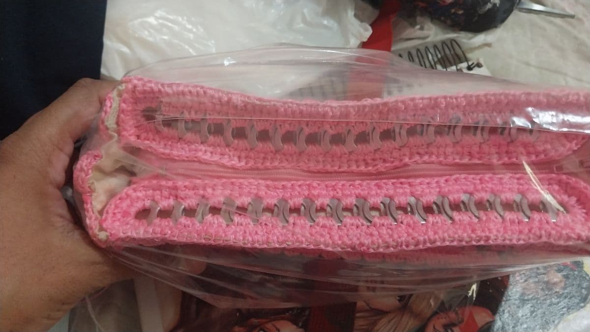 Clutch Rosa Sustentável em Crochê