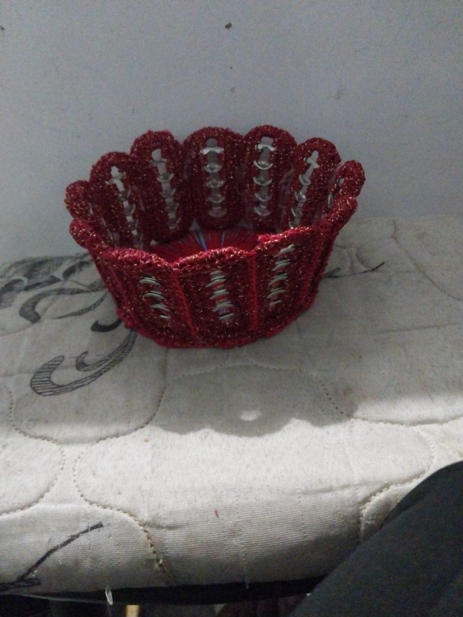 Cesta Artesanal Vermelha com Acabamento Ondulado - Foto 1