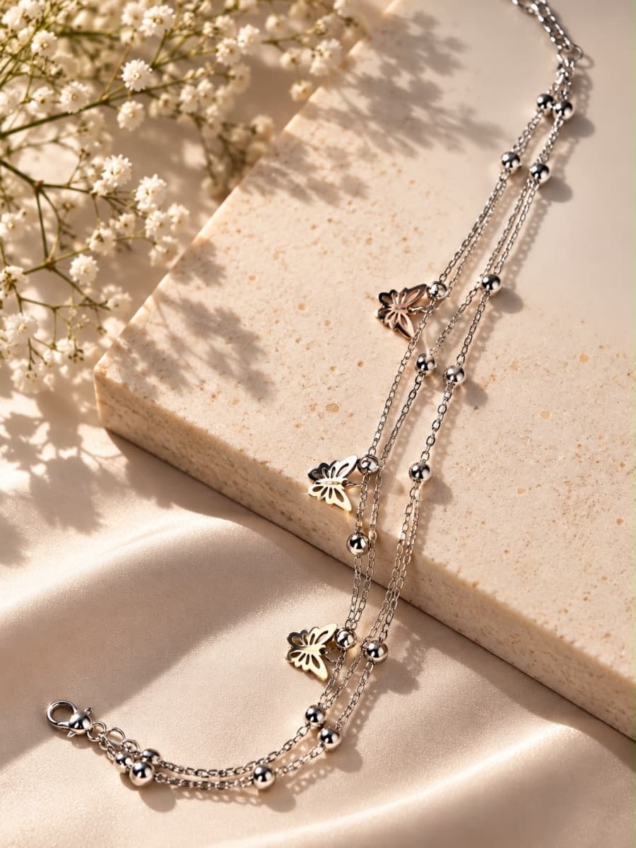 Pulseira na cor prata em aço inoxidável