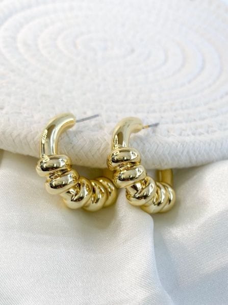 Brinco Meia argola folheado a ouro 18k - Foto 1