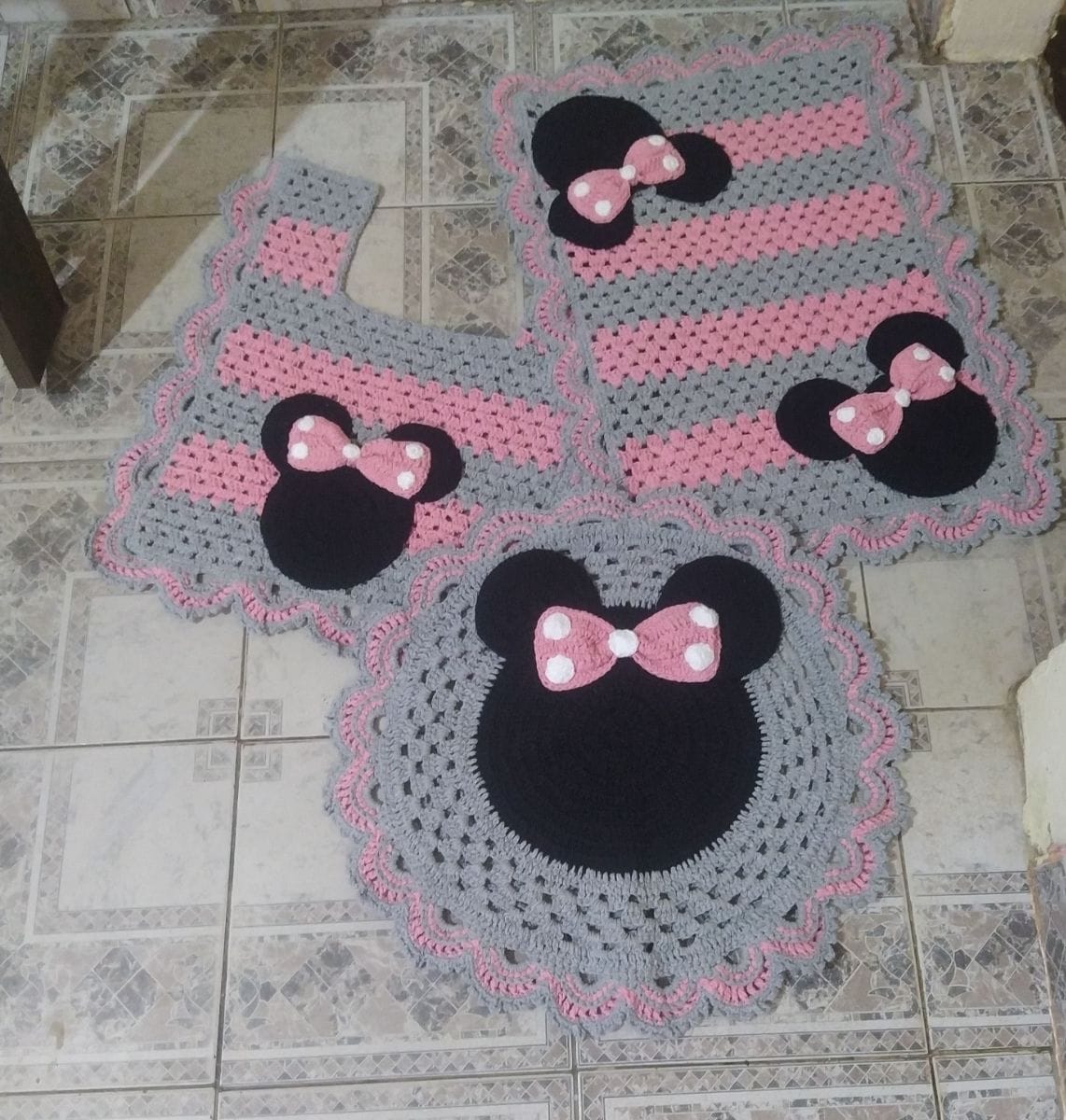 Jogo de Banheiro em Crochê Minnie Luxo – Delicadeza e Charme para Seu Banheiro - Foto 2