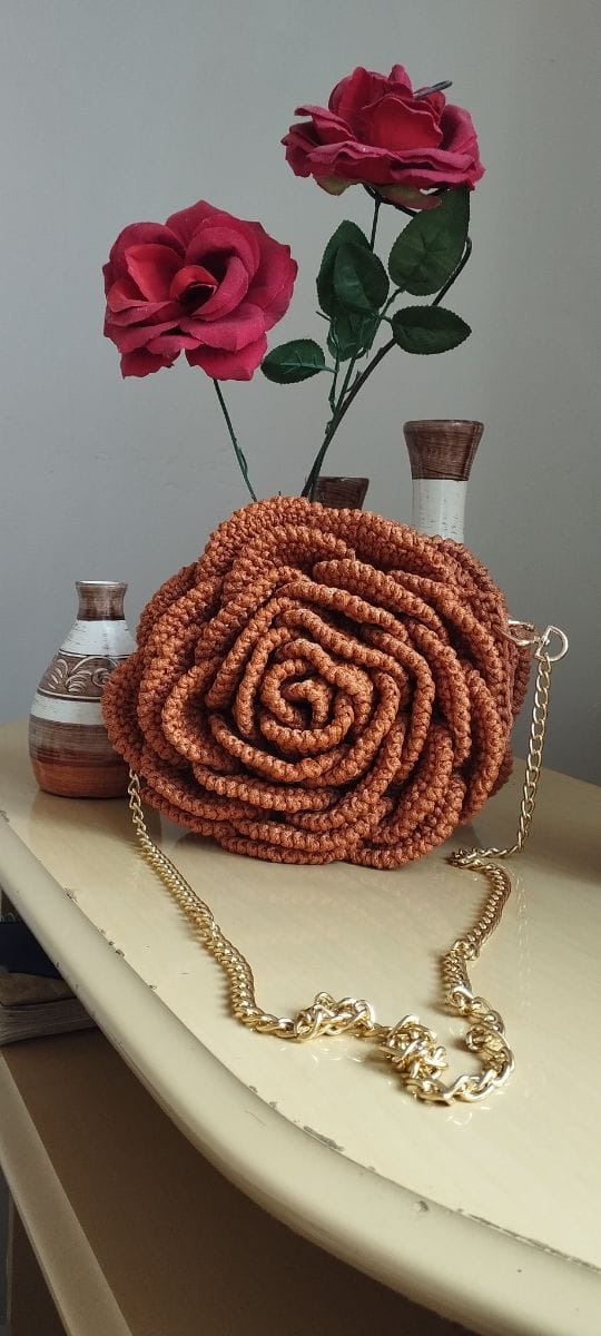 Bolsa Flor em Crochê – Elegância Artesanal em Cada Detalhe - Foto 2