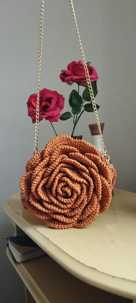 Bolsa Flor em Crochê – Elegância Artesanal em Cada Detalhe - Foto 3
