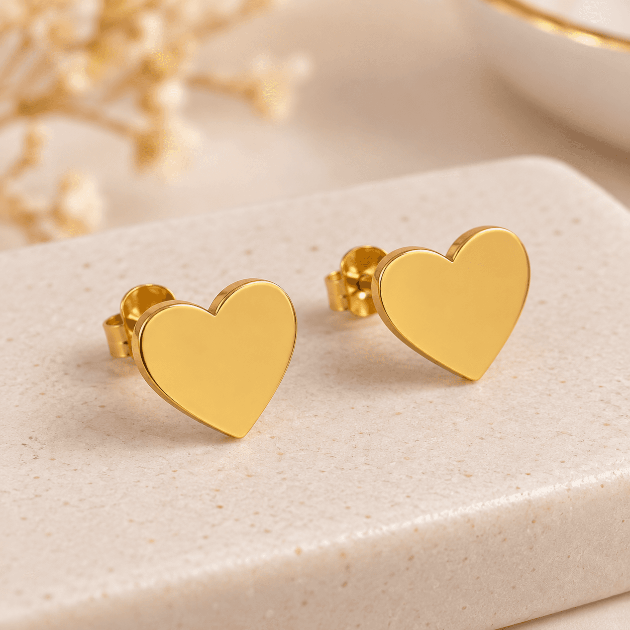 BRINCO CORAÇÃO LISO DOURADO