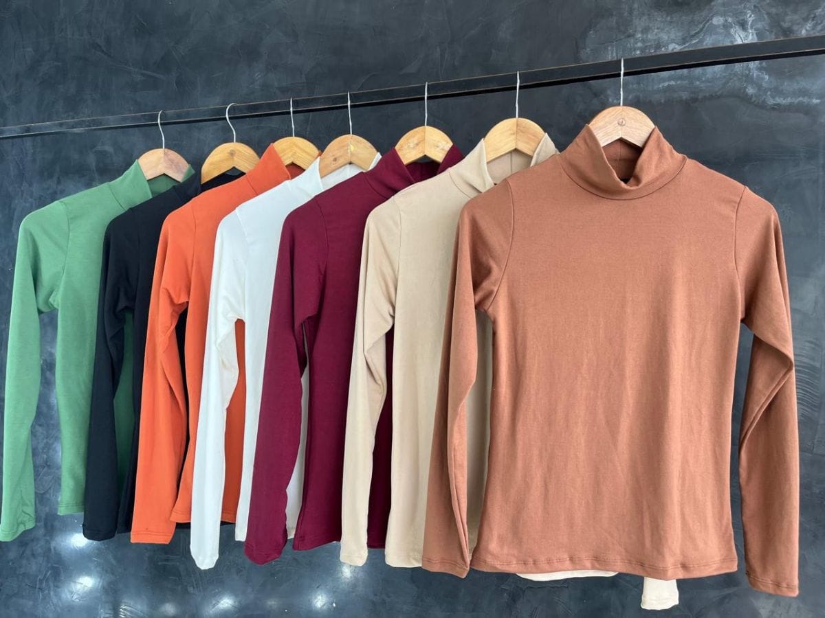 Blusa sueder manga loga e gola alta - Foto 1